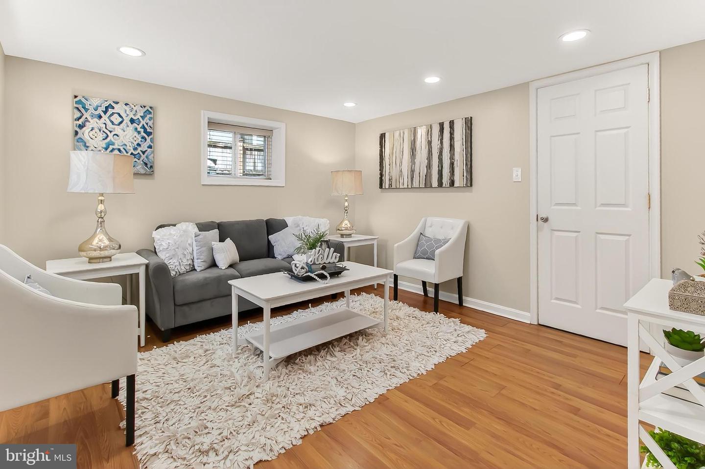 214 E SPRING ST E, ALEXANDRIA, Virginia 22301, 2 Bedrooms Bedrooms, ,1 BathroomBathrooms,Residential,For sale,214 E SPRING ST E,VAAX2049250 MLS # VAAX2049250