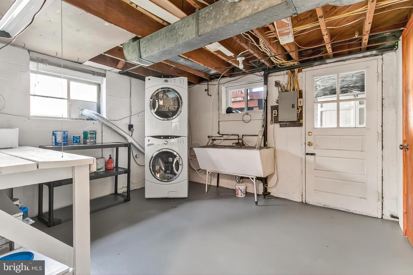 214 E SPRING ST E, ALEXANDRIA, Virginia 22301, 2 Bedrooms Bedrooms, ,1 BathroomBathrooms,Residential,For sale,214 E SPRING ST E,VAAX2049250 MLS # VAAX2049250
