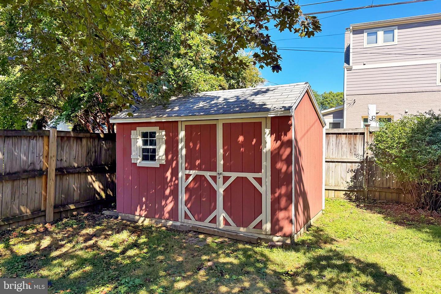 214 E SPRING ST E, ALEXANDRIA, Virginia 22301, 2 Bedrooms Bedrooms, ,1 BathroomBathrooms,Residential,For sale,214 E SPRING ST E,VAAX2049250 MLS # VAAX2049250
