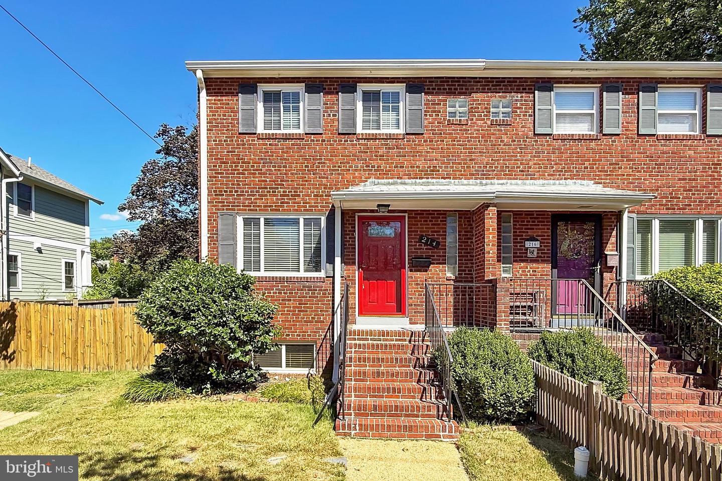 214 E SPRING ST E, ALEXANDRIA, Virginia 22301, 2 Bedrooms Bedrooms, ,1 BathroomBathrooms,Residential,For sale,214 E SPRING ST E,VAAX2049250 MLS # VAAX2049250