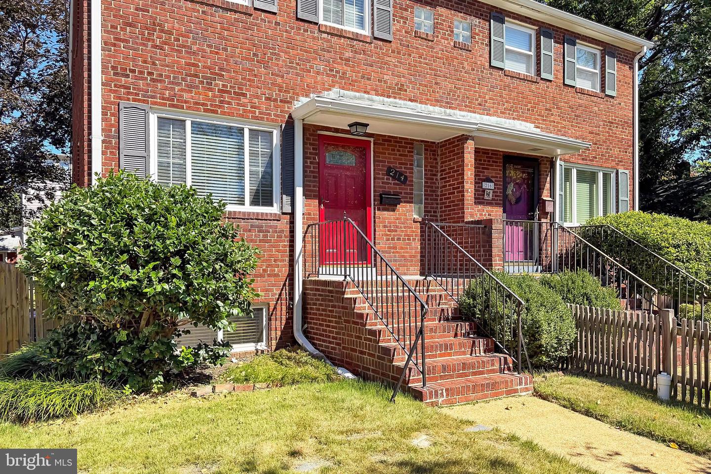 214 E SPRING ST E, ALEXANDRIA, Virginia 22301, 2 Bedrooms Bedrooms, ,1 BathroomBathrooms,Residential,For sale,214 E SPRING ST E,VAAX2049250 MLS # VAAX2049250