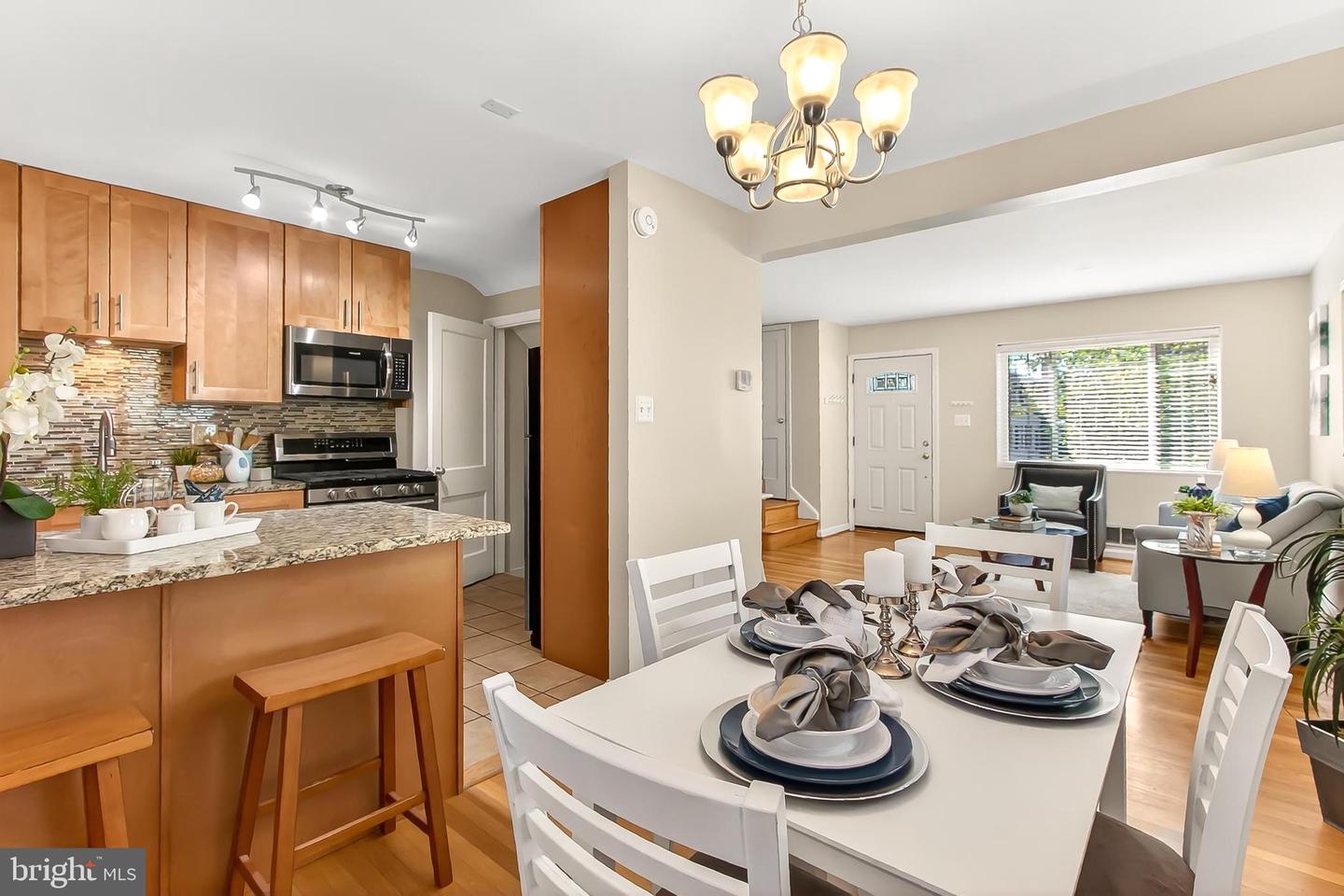 214 E SPRING ST E, ALEXANDRIA, Virginia 22301, 2 Bedrooms Bedrooms, ,1 BathroomBathrooms,Residential,For sale,214 E SPRING ST E,VAAX2049250 MLS # VAAX2049250