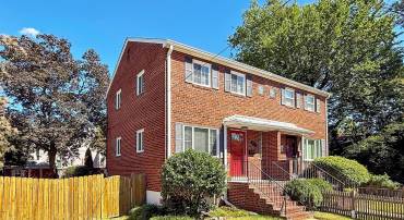 214 E SPRING ST E, ALEXANDRIA, Virginia 22301, 2 Bedrooms Bedrooms, ,1 BathroomBathrooms,Residential,For sale,214 E SPRING ST E,VAAX2049250 MLS # VAAX2049250