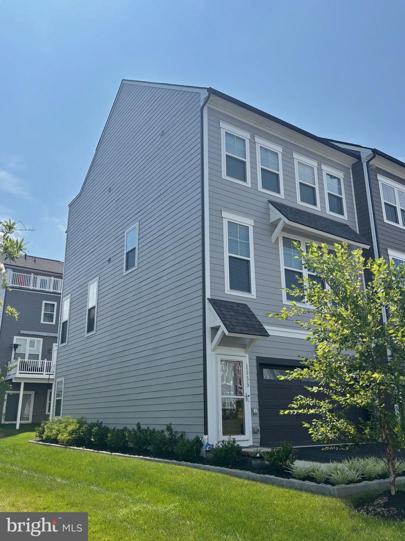 1655 ASPEN POPLAR RD, DUMFRIES, Virginia 22026, 3 Bedrooms Bedrooms, ,4 BathroomsBathrooms,Residential,For sale,1655 ASPEN POPLAR RD,VAPW2103132 MLS # VAPW2103132