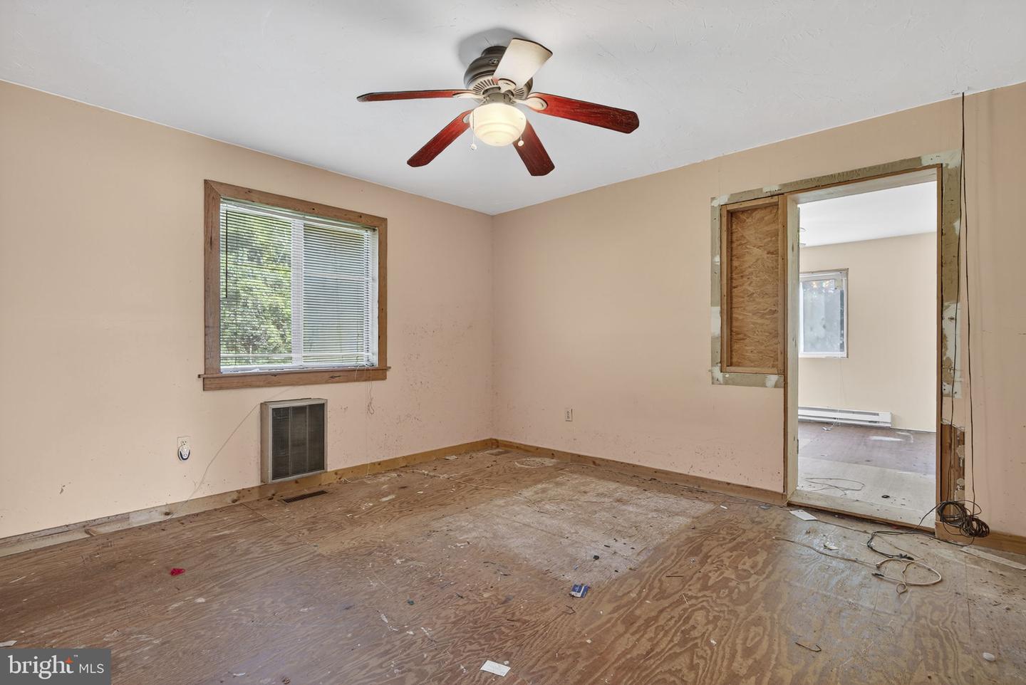 5312 WASHWRIGHT RD, HUME, Virginia 22639, 7 Bedrooms Bedrooms, ,3 BathroomsBathrooms,Residential,For sale,5312 WASHWRIGHT RD,VAFQ2018184 MLS # VAFQ2018184