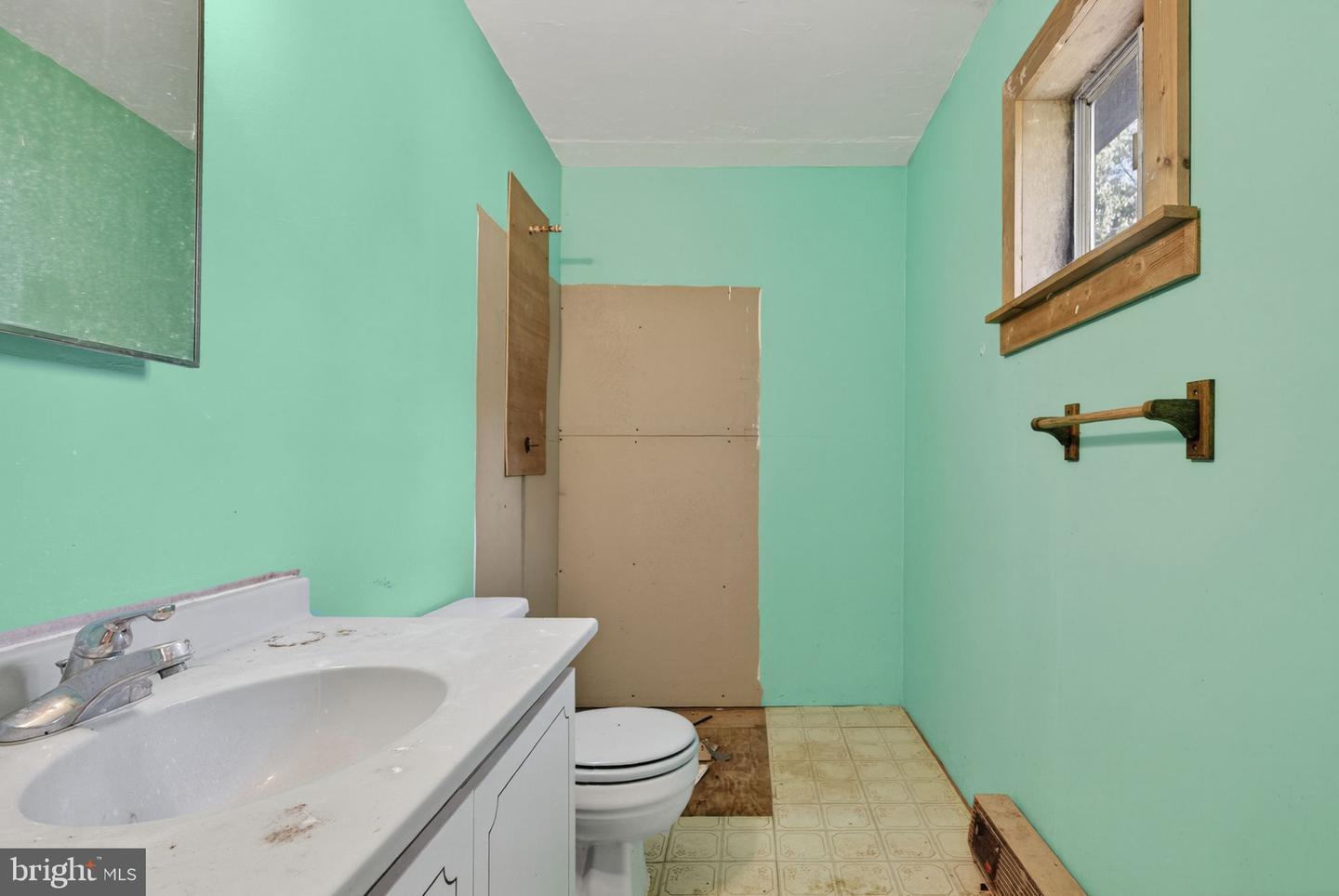 5312 WASHWRIGHT RD, HUME, Virginia 22639, 7 Bedrooms Bedrooms, ,3 BathroomsBathrooms,Residential,For sale,5312 WASHWRIGHT RD,VAFQ2018184 MLS # VAFQ2018184