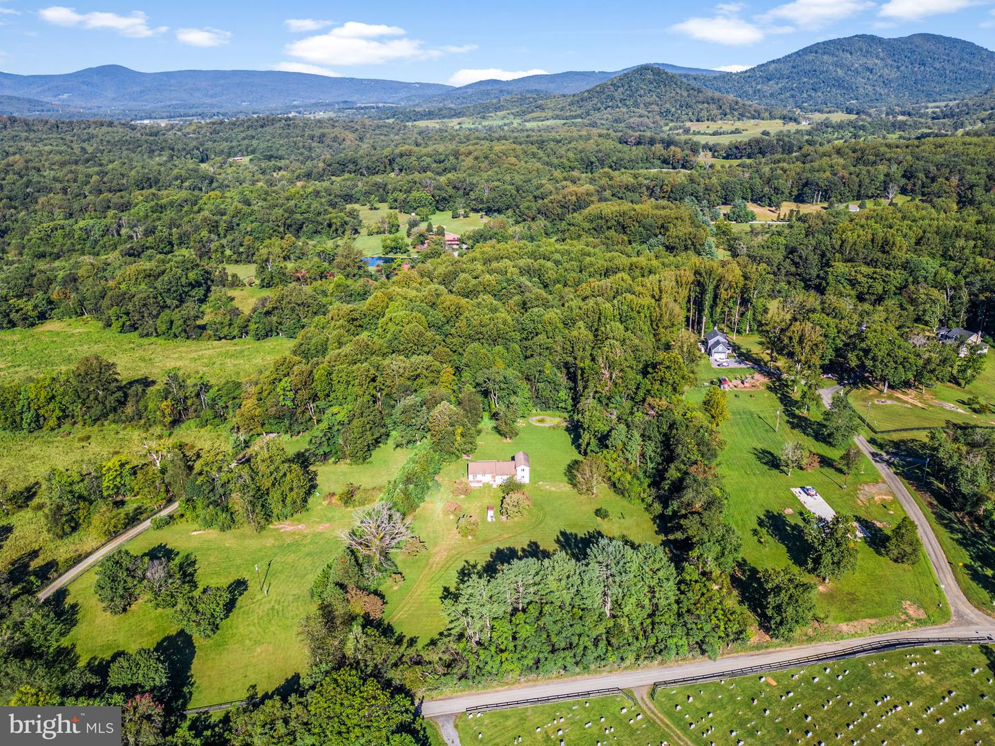 5312 WASHWRIGHT RD, HUME, Virginia 22639, 7 Bedrooms Bedrooms, ,3 BathroomsBathrooms,Residential,For sale,5312 WASHWRIGHT RD,VAFQ2018184 MLS # VAFQ2018184