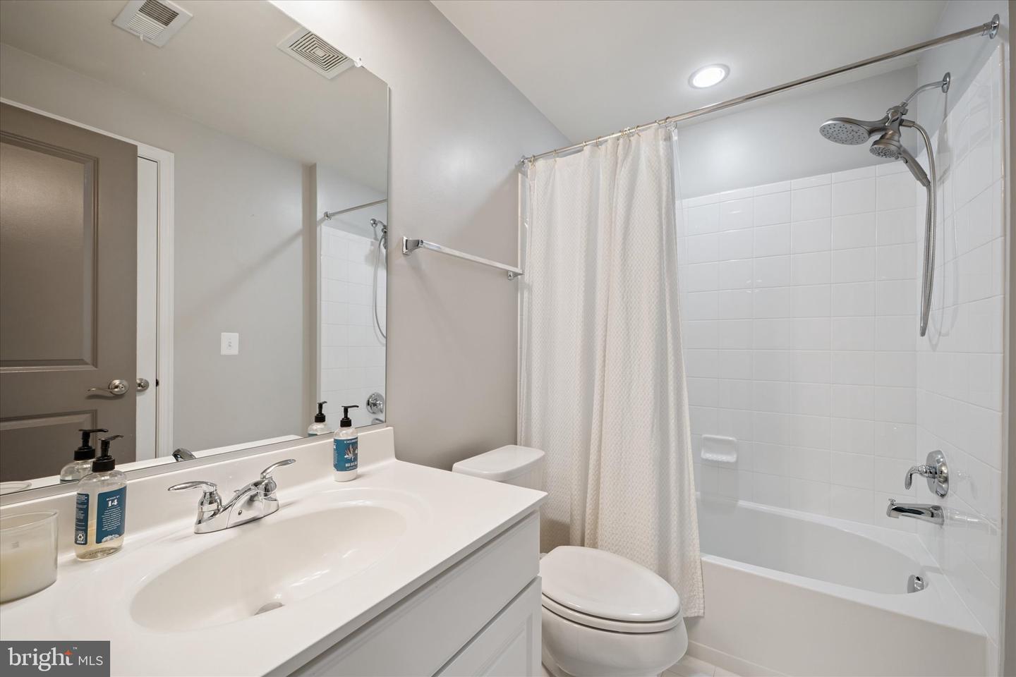 4622 HULL DR, HAYMARKET, Virginia 20169, 4 Bedrooms Bedrooms, ,4 BathroomsBathrooms,Residential,For sale,4622 HULL DR,VAPW2103454 MLS # VAPW2103454