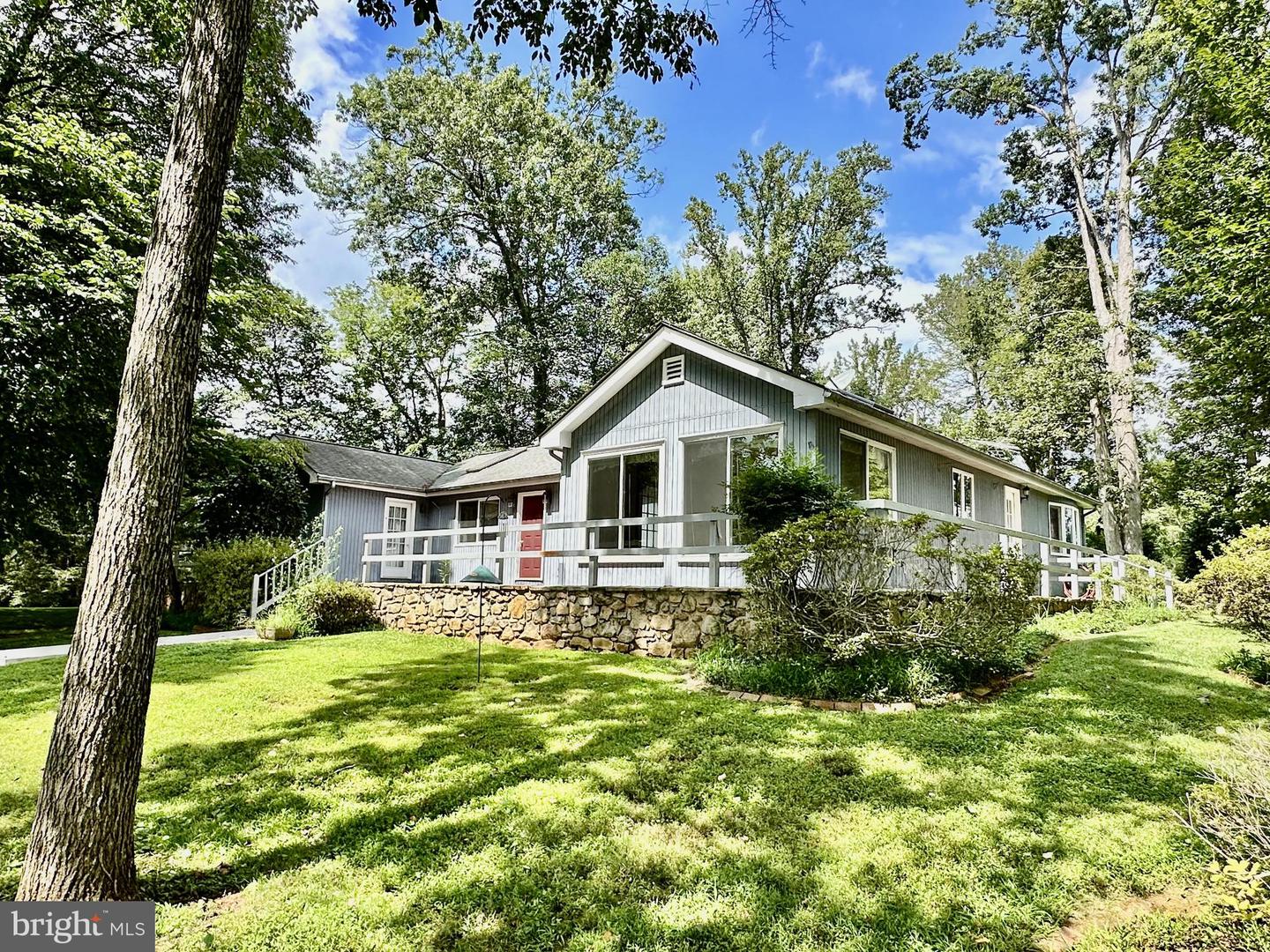 7038 BEACONSFIELD LN, WARRENTON, Virginia 20187, 2 Bedrooms Bedrooms, ,3 BathroomsBathrooms,Farm,For sale,7038 BEACONSFIELD LN,VAFQ2018266 MLS # VAFQ2018266