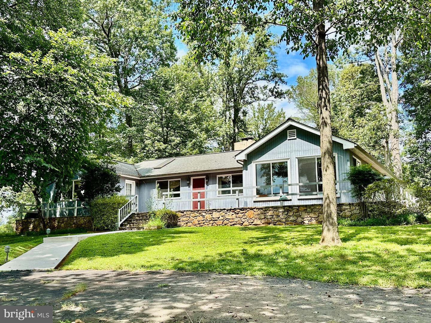7038 BEACONSFIELD LN, WARRENTON, Virginia 20187, 2 Bedrooms Bedrooms, ,3 BathroomsBathrooms,Farm,For sale,7038 BEACONSFIELD LN,VAFQ2018266 MLS # VAFQ2018266