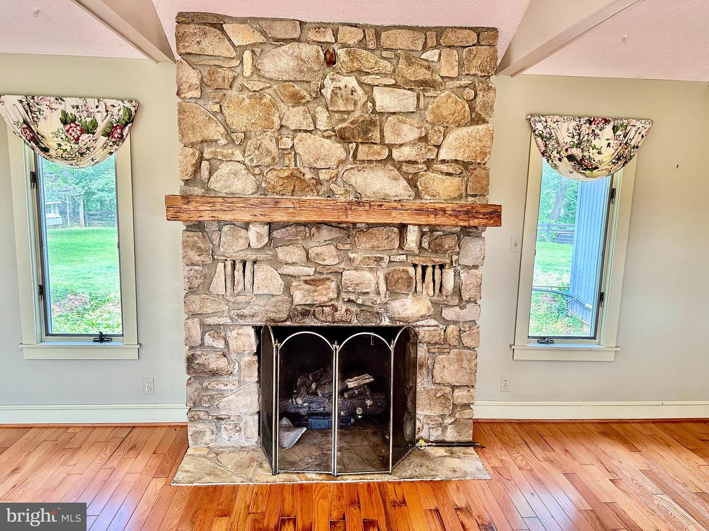 7038 BEACONSFIELD LN, WARRENTON, Virginia 20187, 2 Bedrooms Bedrooms, ,3 BathroomsBathrooms,Farm,For sale,7038 BEACONSFIELD LN,VAFQ2018266 MLS # VAFQ2018266