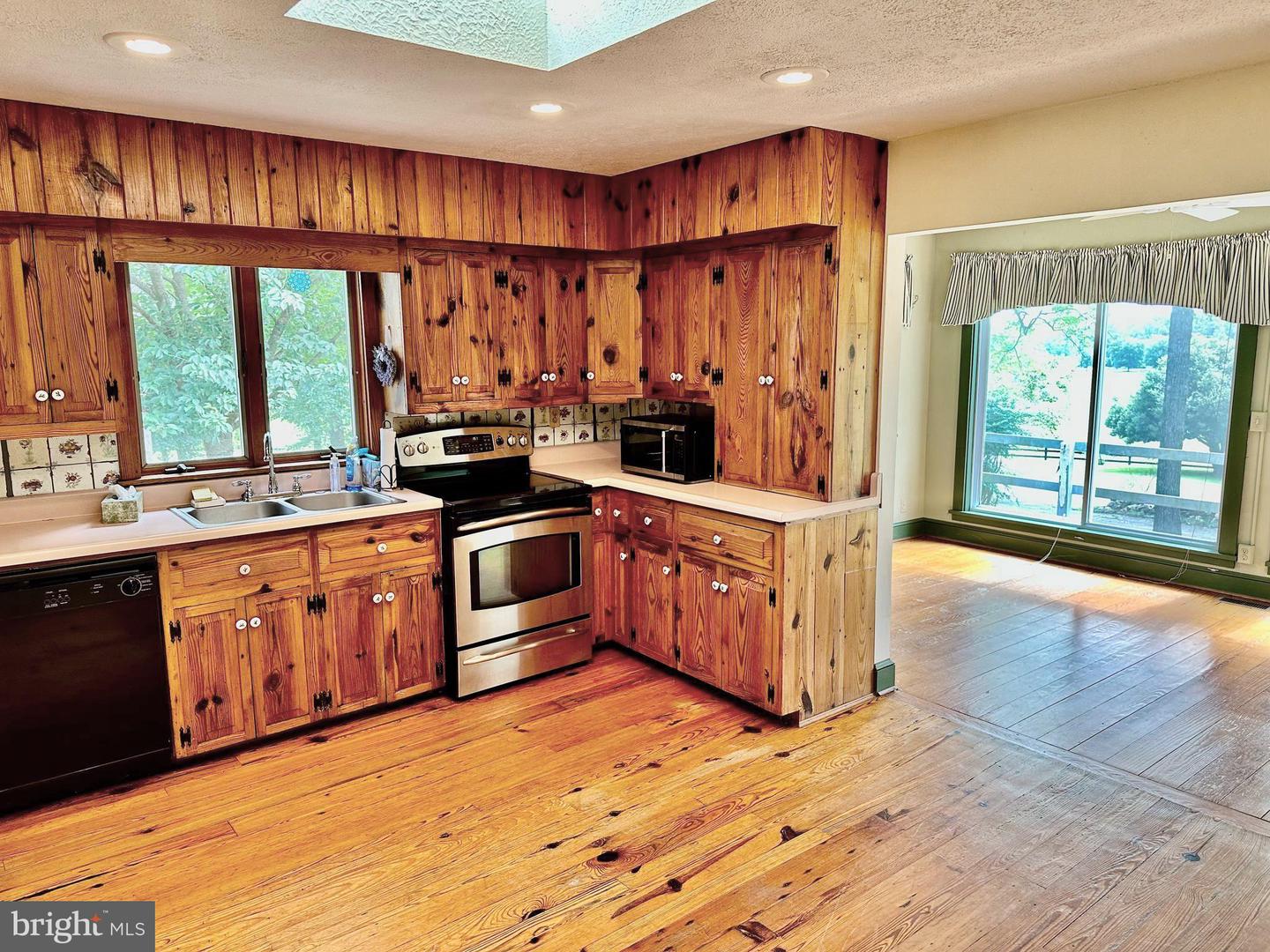 7038 BEACONSFIELD LN, WARRENTON, Virginia 20187, 2 Bedrooms Bedrooms, ,3 BathroomsBathrooms,Farm,For sale,7038 BEACONSFIELD LN,VAFQ2018266 MLS # VAFQ2018266