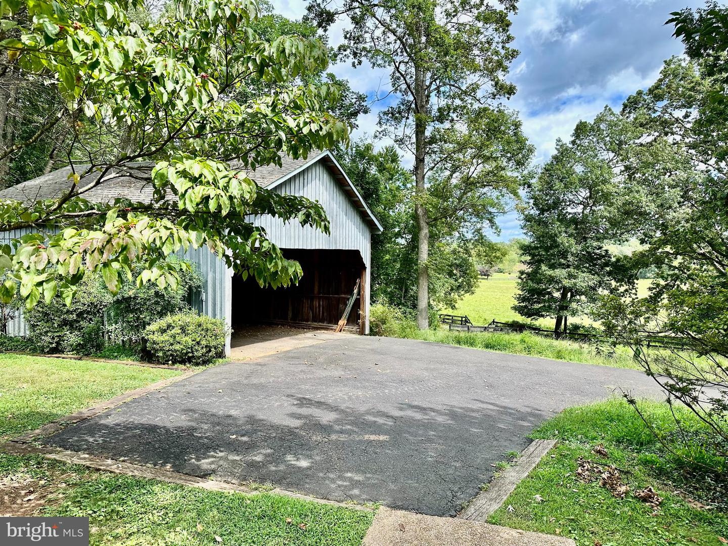 7038 BEACONSFIELD LN, WARRENTON, Virginia 20187, 2 Bedrooms Bedrooms, ,3 BathroomsBathrooms,Farm,For sale,7038 BEACONSFIELD LN,VAFQ2018266 MLS # VAFQ2018266