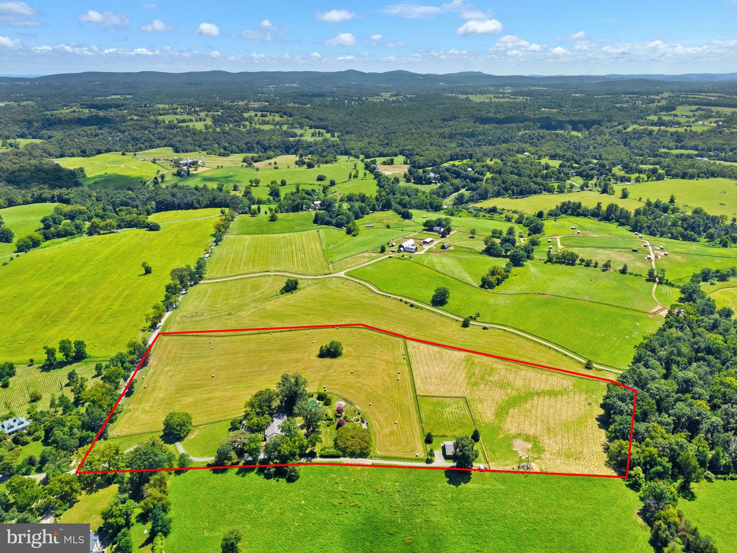 35771 SNAKE HILL RD, MIDDLEBURG, Virginia 20117, 3 Bedrooms Bedrooms, ,4 BathroomsBathrooms,Residential,For sale,35771 SNAKE HILL RD,VALO2106308 MLS # VALO2106308