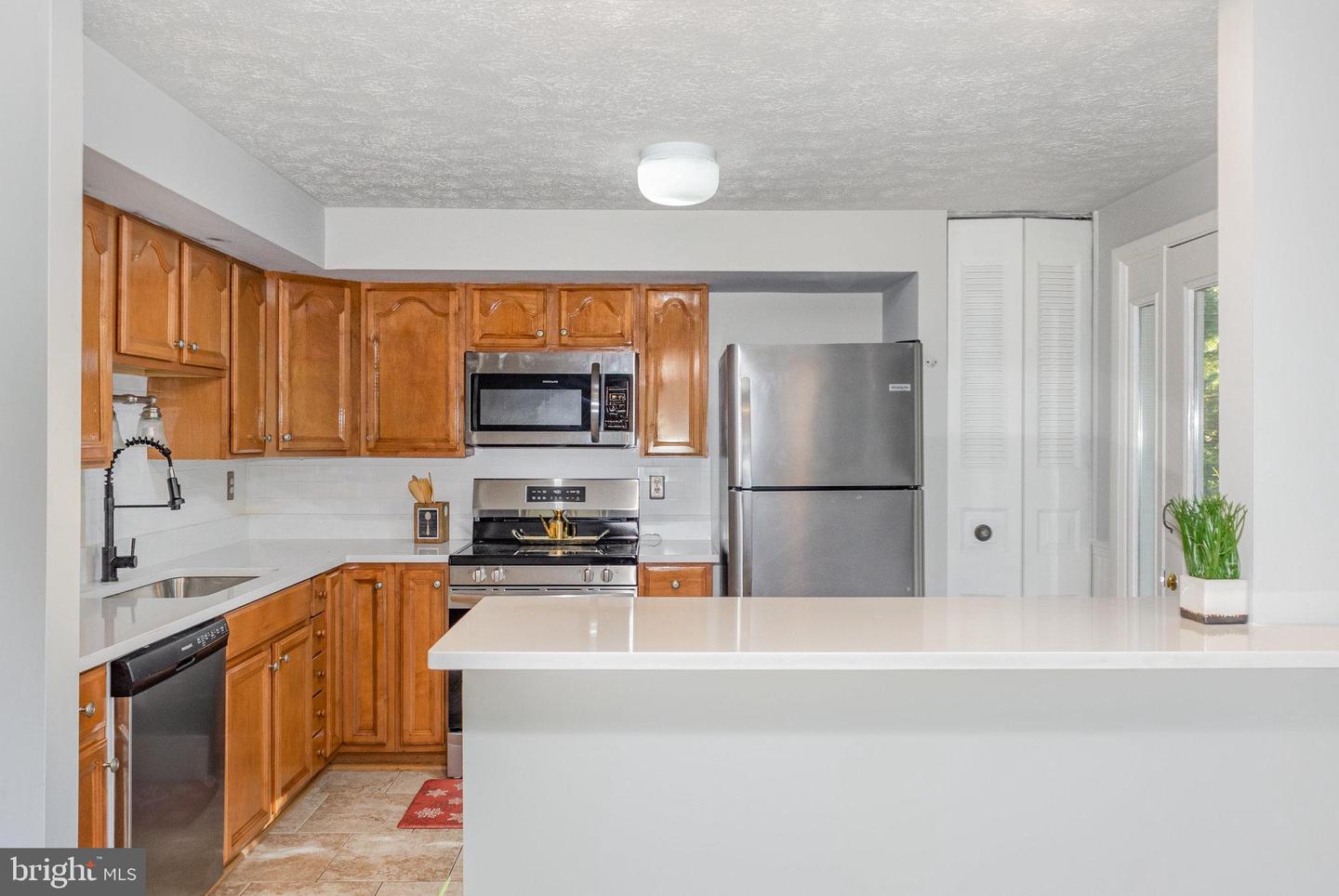 14135 HONEY HILL CT, CENTREVILLE, Virginia 20121, 4 Bedrooms Bedrooms, 8 Rooms Rooms,3 BathroomsBathrooms,Residential,For sale,14135 HONEY HILL CT,VAFX2265488 MLS # VAFX2265488