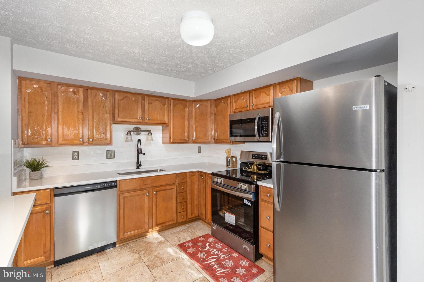 14135 HONEY HILL CT, CENTREVILLE, Virginia 20121, 4 Bedrooms Bedrooms, 8 Rooms Rooms,3 BathroomsBathrooms,Residential,For sale,14135 HONEY HILL CT,VAFX2265488 MLS # VAFX2265488