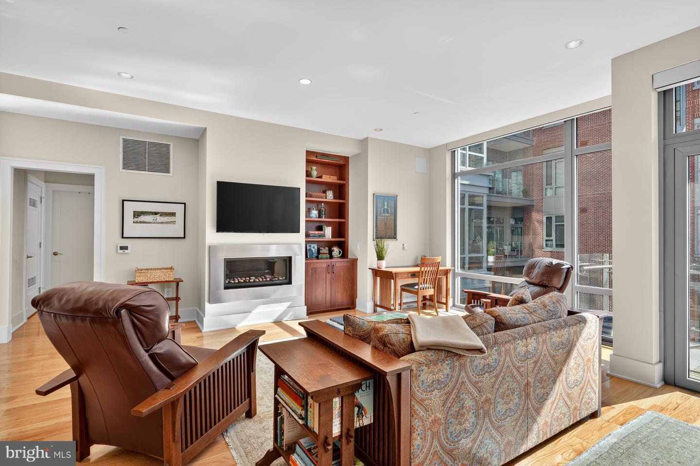 601 N FAIRFAX ST #410, ALEXANDRIA, Virginia 22314, 2 Bedrooms Bedrooms, ,2 BathroomsBathrooms,Residential,For sale,601 N FAIRFAX ST #410,VAAX2049418 MLS # VAAX2049418