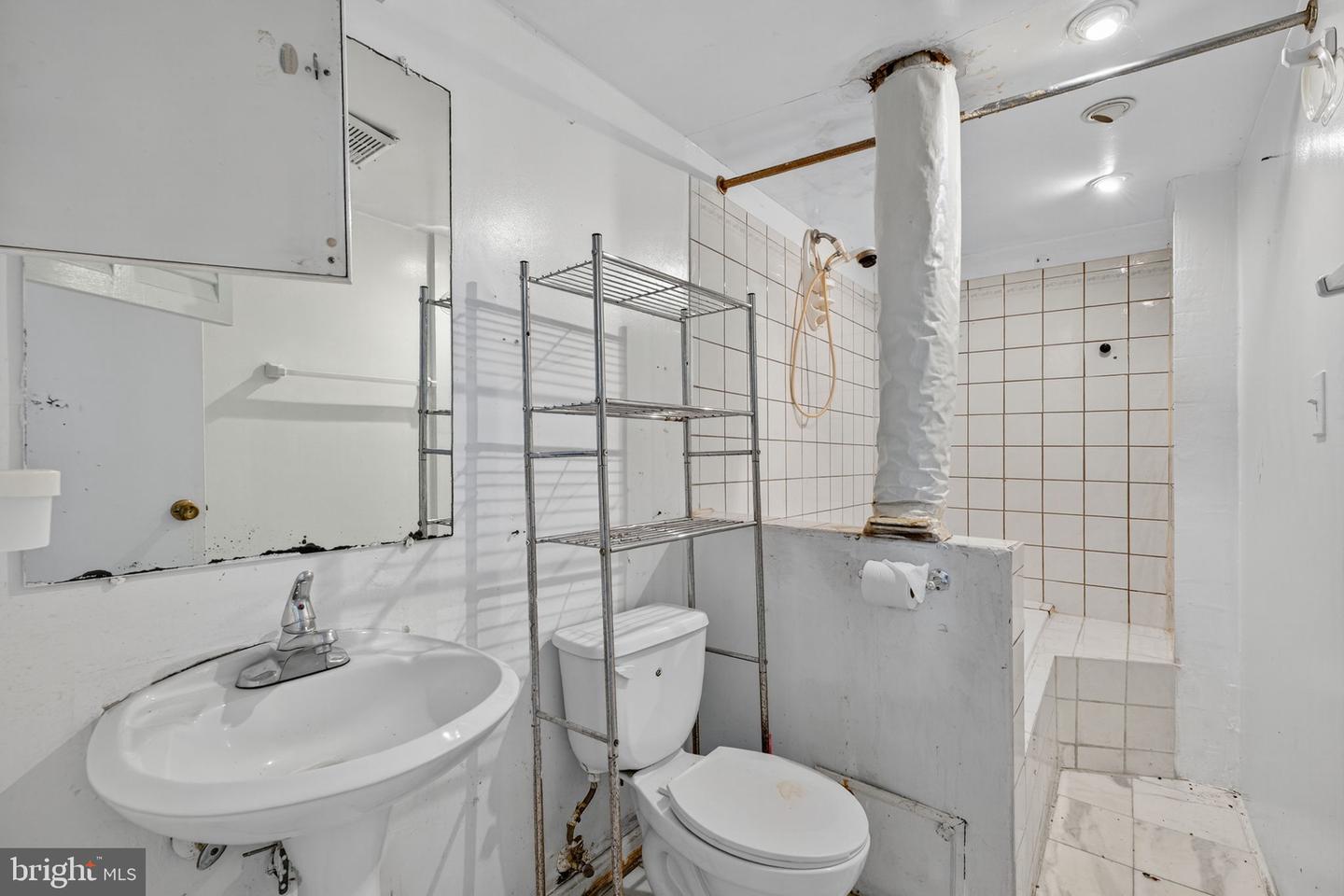 7124 WHETSTONE RD, ALEXANDRIA, Virginia 22306, 4 Bedrooms Bedrooms, 4 Rooms Rooms,2 BathroomsBathrooms,Residential,For sale,7124 WHETSTONE RD,VAFX2266386 MLS # VAFX2266386