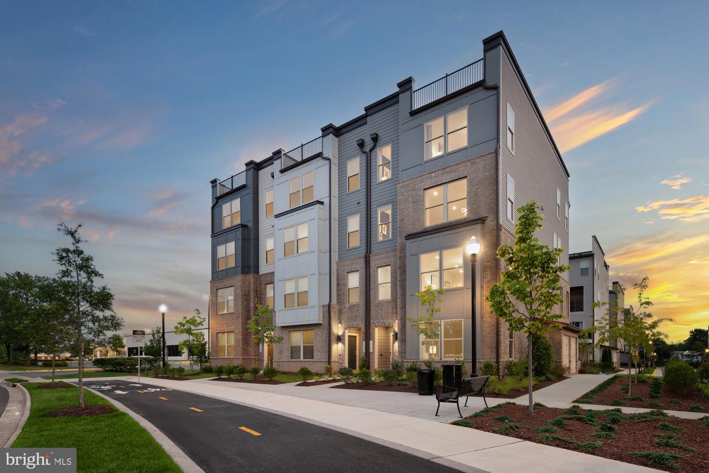 1155 HERNDON PKWY, HERNDON, Virginia 20170, 2 Bedrooms Bedrooms, ,2 BathroomsBathrooms,Residential,For sale,1155 HERNDON PKWY,VAFX2266418 MLS # VAFX2266418