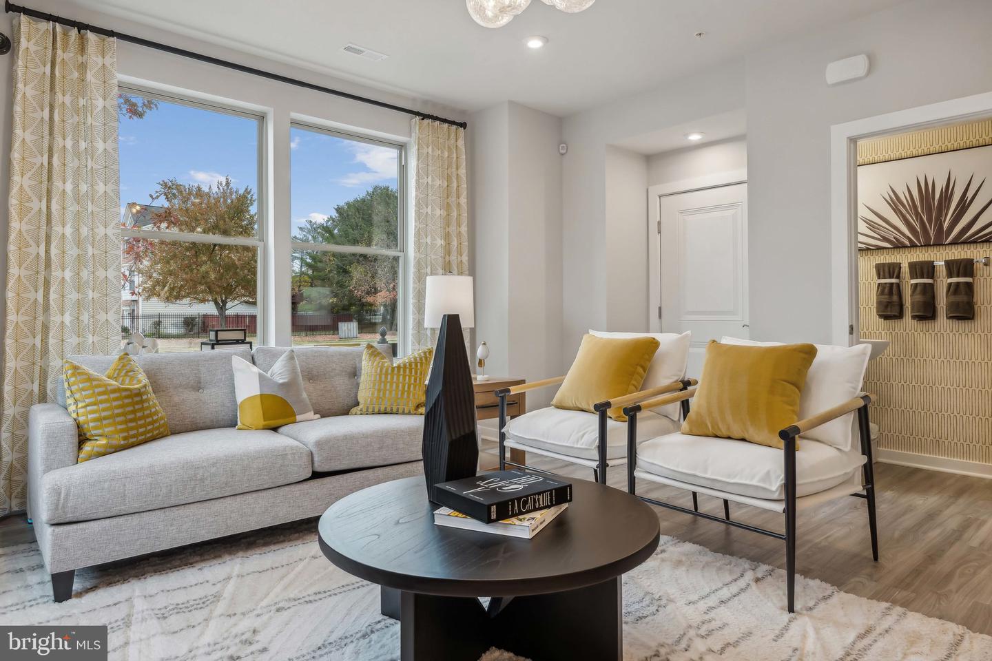 1155 HERNDON PKWY, HERNDON, Virginia 20170, 2 Bedrooms Bedrooms, ,2 BathroomsBathrooms,Residential,For sale,1155 HERNDON PKWY,VAFX2266418 MLS # VAFX2266418