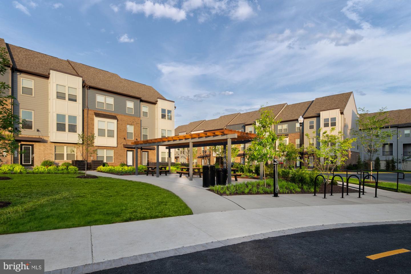 1155 HERNDON PKWY, HERNDON, Virginia 20170, 2 Bedrooms Bedrooms, ,2 BathroomsBathrooms,Residential,For sale,1155 HERNDON PKWY,VAFX2266418 MLS # VAFX2266418