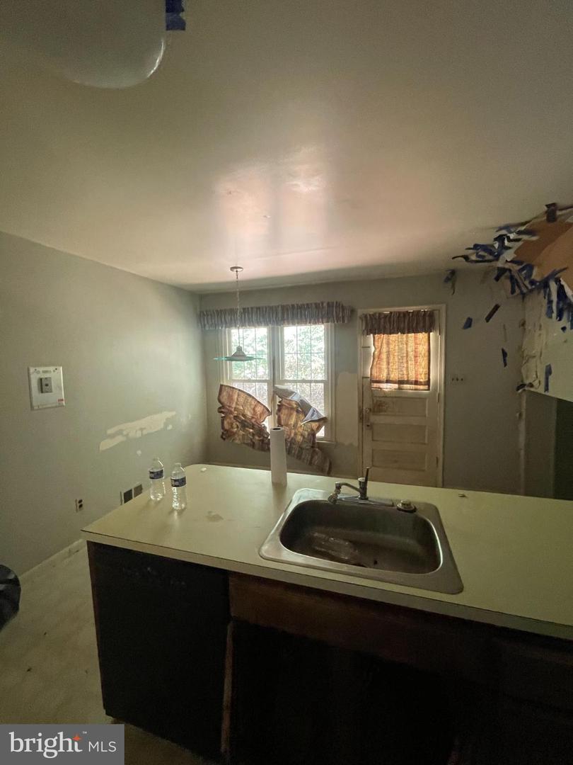 1851 FOXSTONE DR, VIENNA, Virginia 22182, 4 Bedrooms Bedrooms, 7 Rooms Rooms,2 BathroomsBathrooms,Residential,For sale,1851 FOXSTONE DR,VAFX2266458 MLS # VAFX2266458