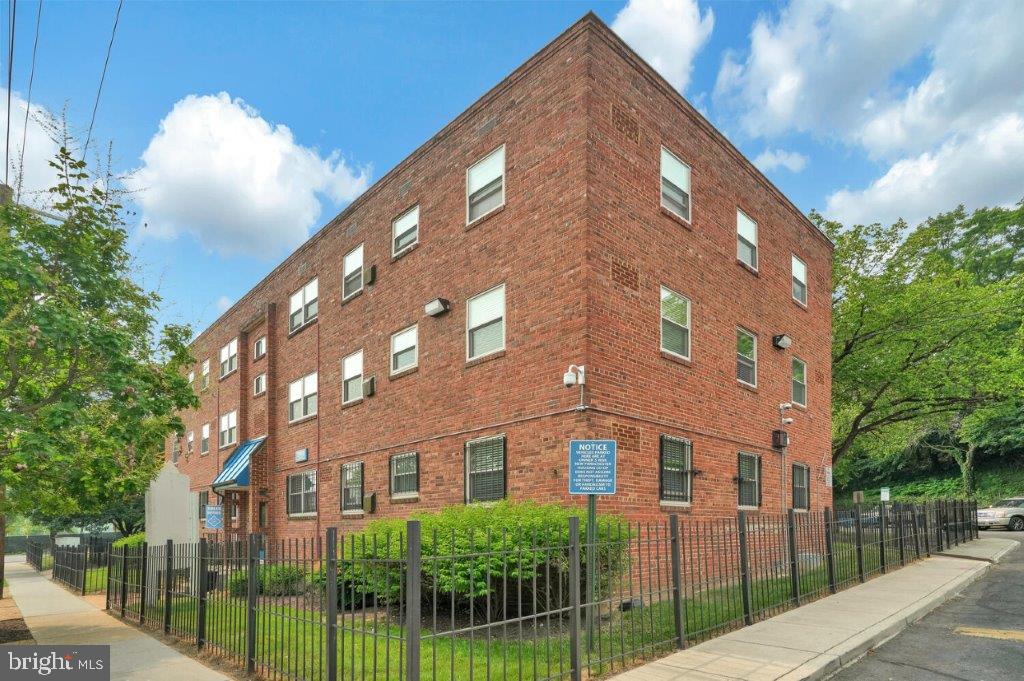 2900 POMEROY SE #101, WASHINGTON, District Of Columbia 20020, 1 Bedroom Bedrooms, 5 Rooms Rooms,1 BathroomBathrooms,Residential,For sale,2900 POMEROY SE #101,DCDC2097766 MLS # DCDC2097766