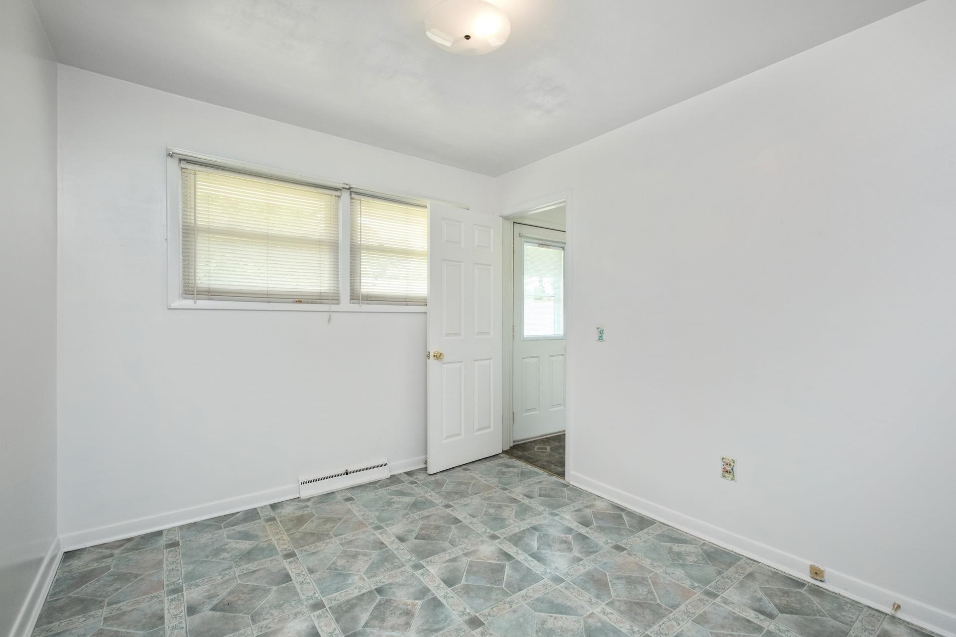2508 S SHARLAINE DR, STAUNTON, Virginia 24401, 4 Bedrooms Bedrooms, ,1 BathroomBathrooms,Residential,2508 S SHARLAINE DR,668869 MLS # 668869