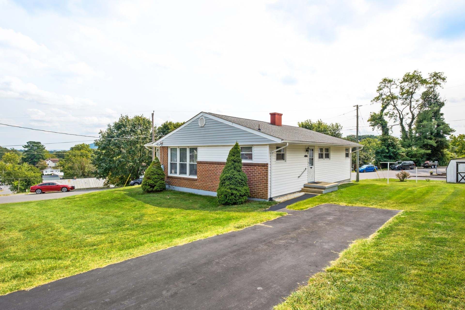 2508 S SHARLAINE DR, STAUNTON, Virginia 24401, 4 Bedrooms Bedrooms, ,1 BathroomBathrooms,Residential,2508 S SHARLAINE DR,668869 MLS # 668869