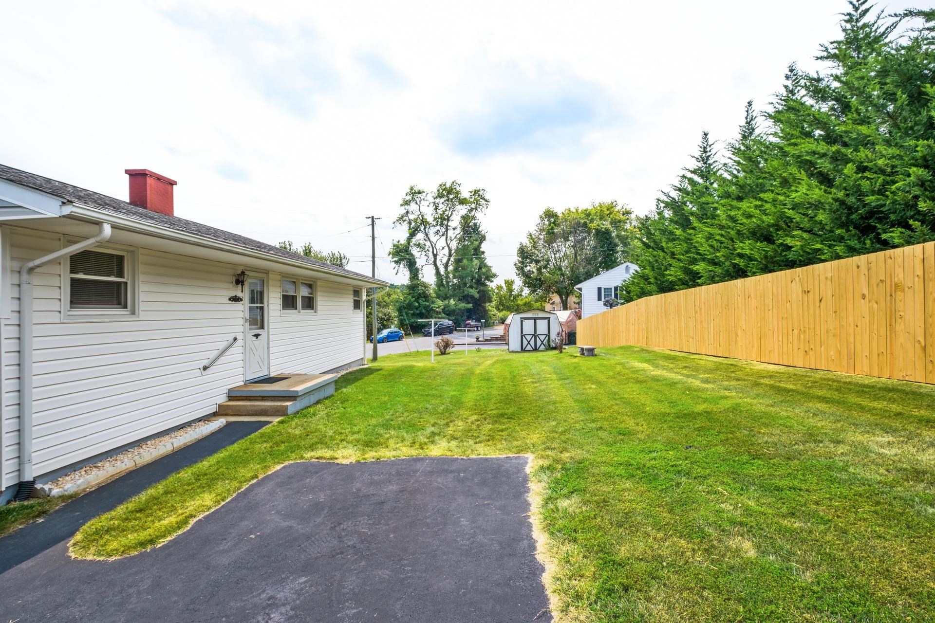 2508 S SHARLAINE DR, STAUNTON, Virginia 24401, 4 Bedrooms Bedrooms, ,1 BathroomBathrooms,Residential,2508 S SHARLAINE DR,668869 MLS # 668869