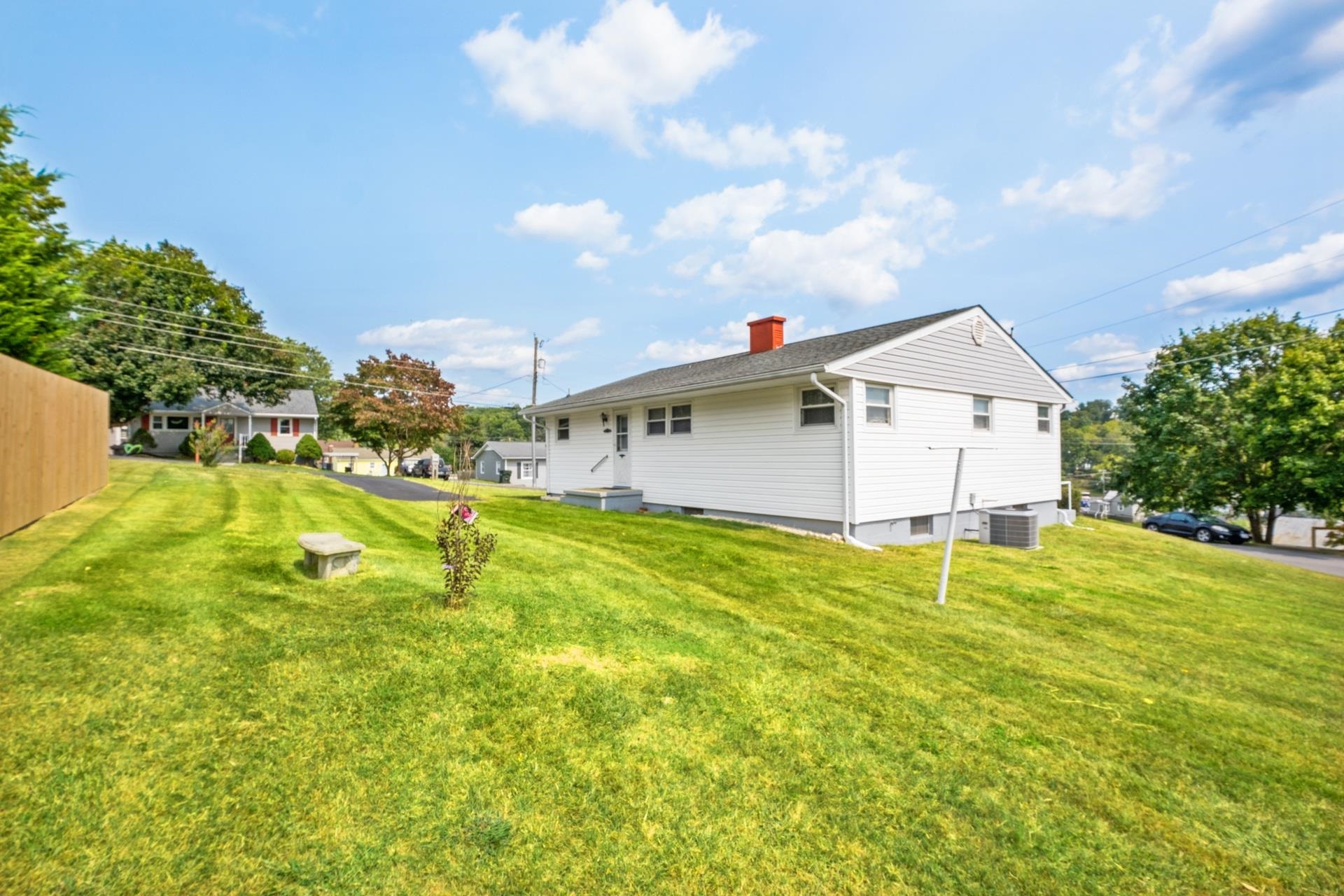 2508 S SHARLAINE DR, STAUNTON, Virginia 24401, 4 Bedrooms Bedrooms, ,1 BathroomBathrooms,Residential,2508 S SHARLAINE DR,668869 MLS # 668869