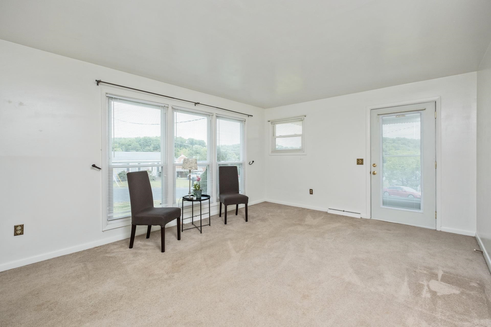 2508 S SHARLAINE DR, STAUNTON, Virginia 24401, 4 Bedrooms Bedrooms, ,1 BathroomBathrooms,Residential,2508 S SHARLAINE DR,668869 MLS # 668869