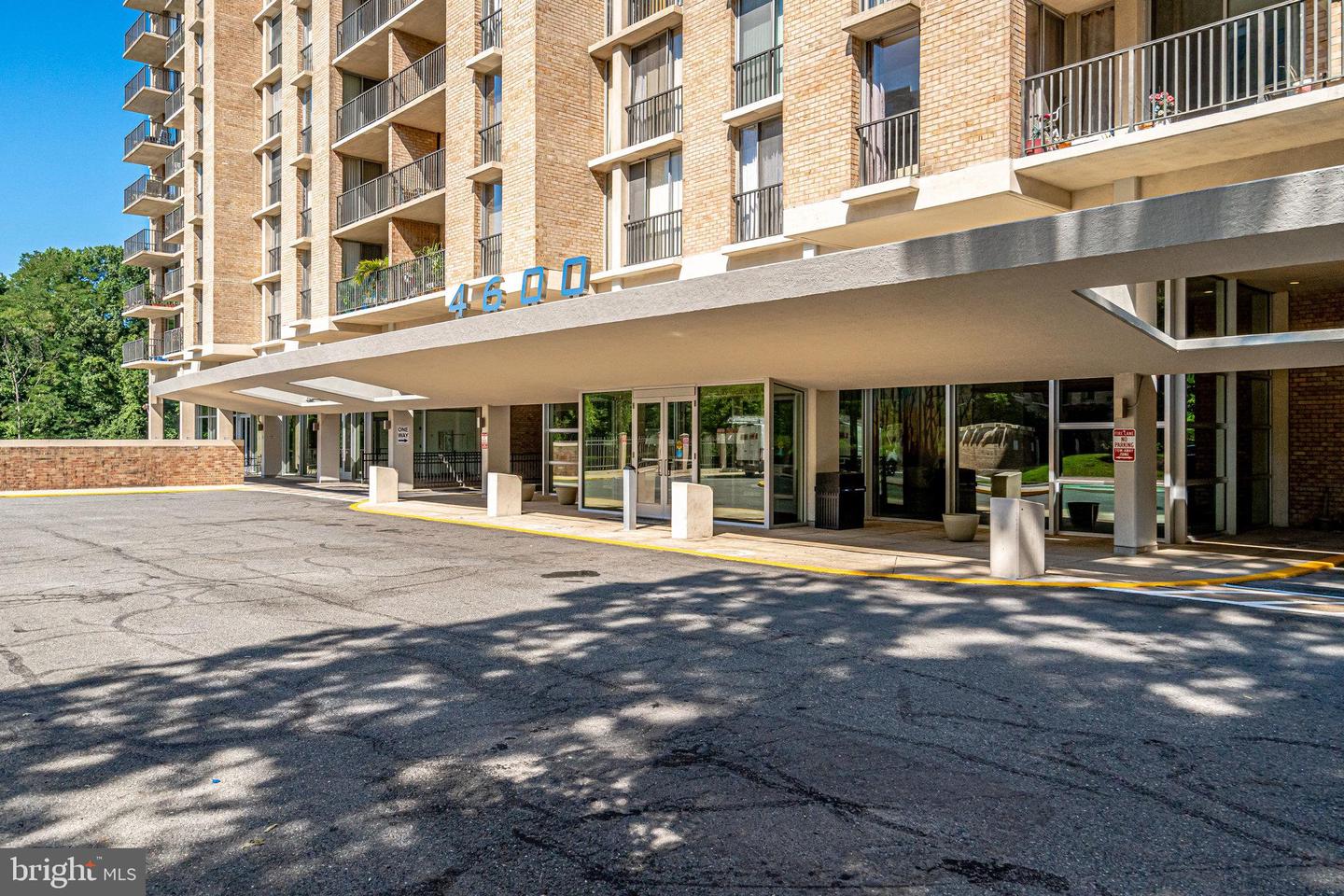 4600 S FOUR MILE RUN DR #1203, ARLINGTON, Virginia 22204, 3 Bedrooms Bedrooms, ,2 BathroomsBathrooms,Residential,For sale,4600 S FOUR MILE RUN DR #1203,VAAR2062174 MLS # VAAR2062174