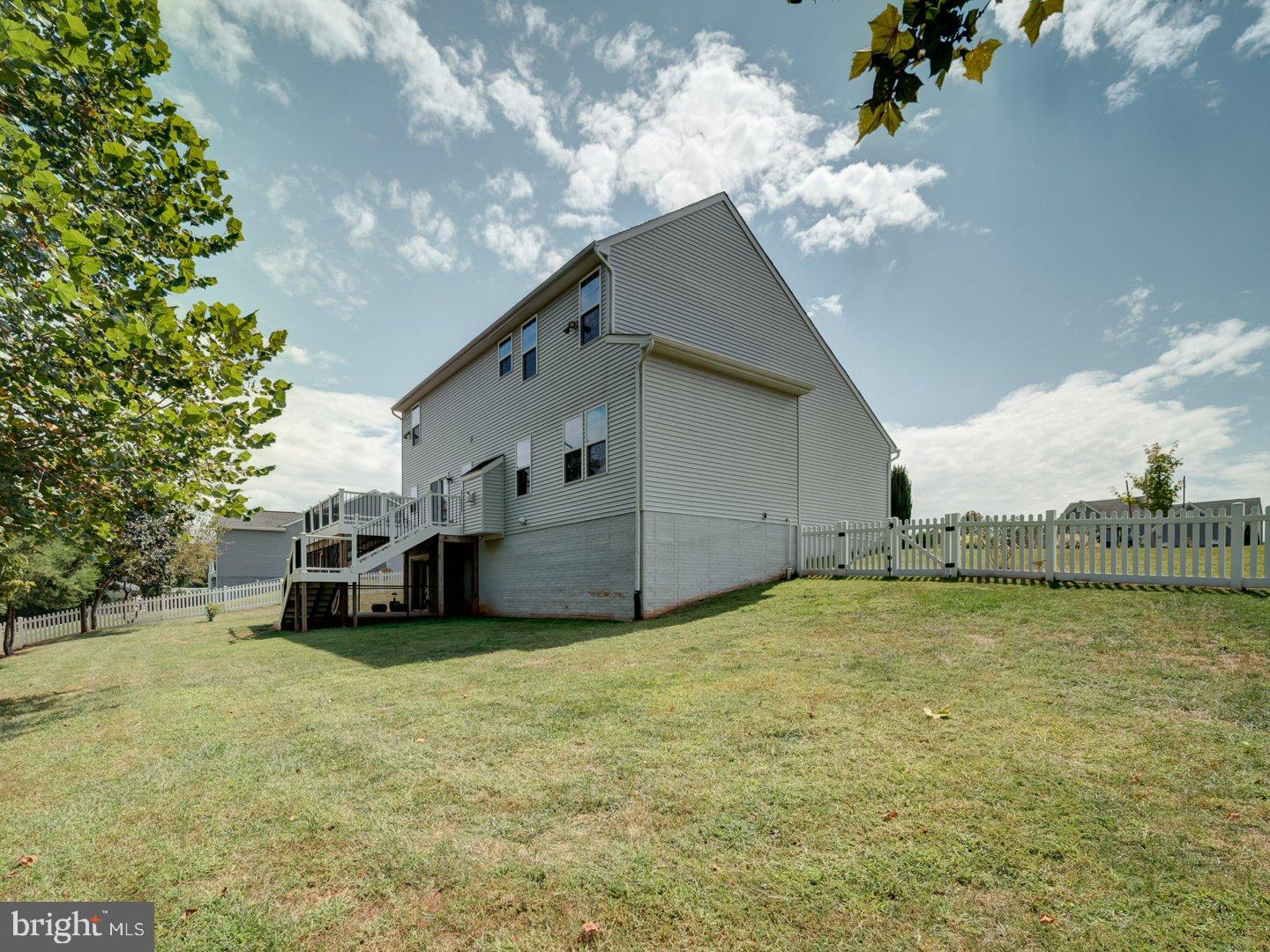 15051 N RIDGE BLVD, CULPEPER, Virginia 22701, 4 Bedrooms Bedrooms, 15 Rooms Rooms,3 BathroomsBathrooms,Residential,For sale,15051 N RIDGE BLVD,VACU2011358 MLS # VACU2011358