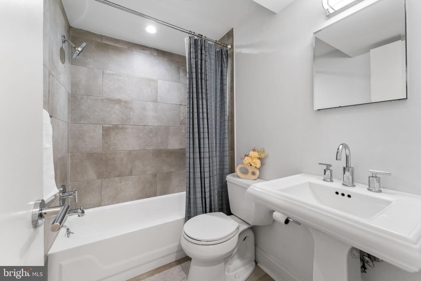 1861 CALIFORNIA ST NW #1, WASHINGTON, District Of Columbia 20009, 2 Bedrooms Bedrooms, ,2 BathroomsBathrooms,Residential,For sale,1861 CALIFORNIA ST NW #1,DCDC2216028 MLS # DCDC2216028
