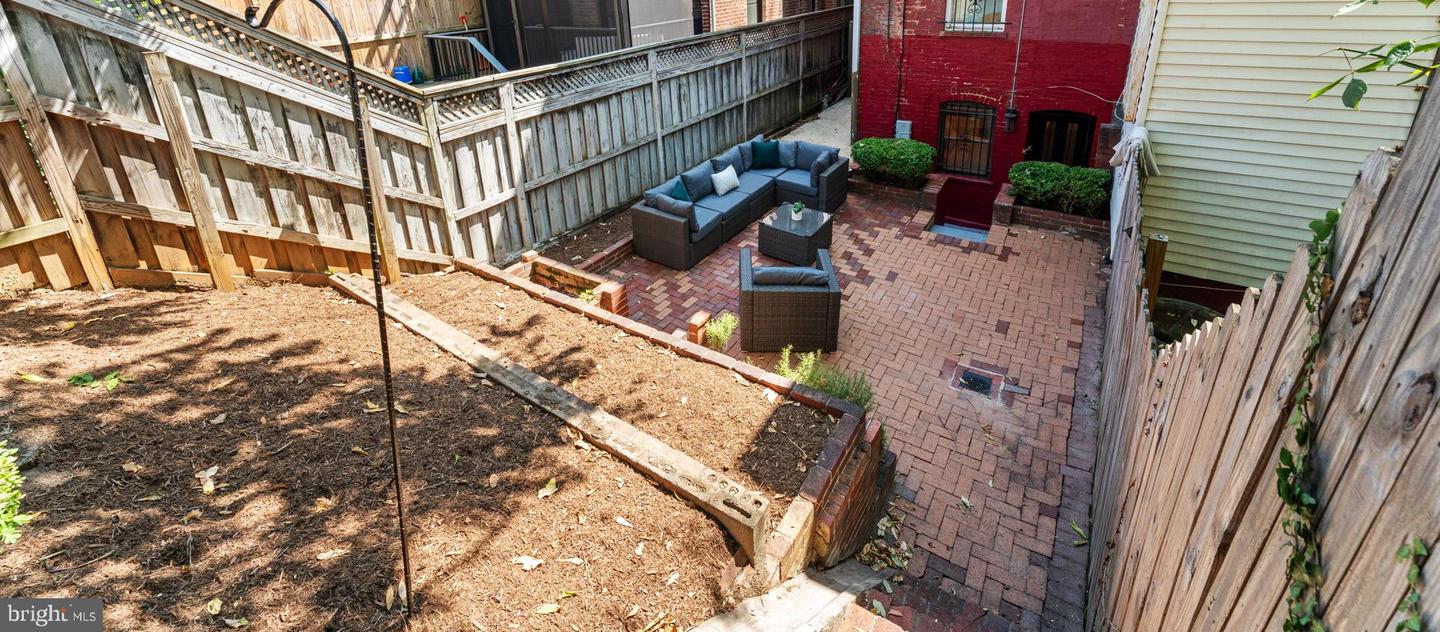 1861 CALIFORNIA ST NW #1, WASHINGTON, District Of Columbia 20009, 2 Bedrooms Bedrooms, ,2 BathroomsBathrooms,Residential,For sale,1861 CALIFORNIA ST NW #1,DCDC2216028 MLS # DCDC2216028