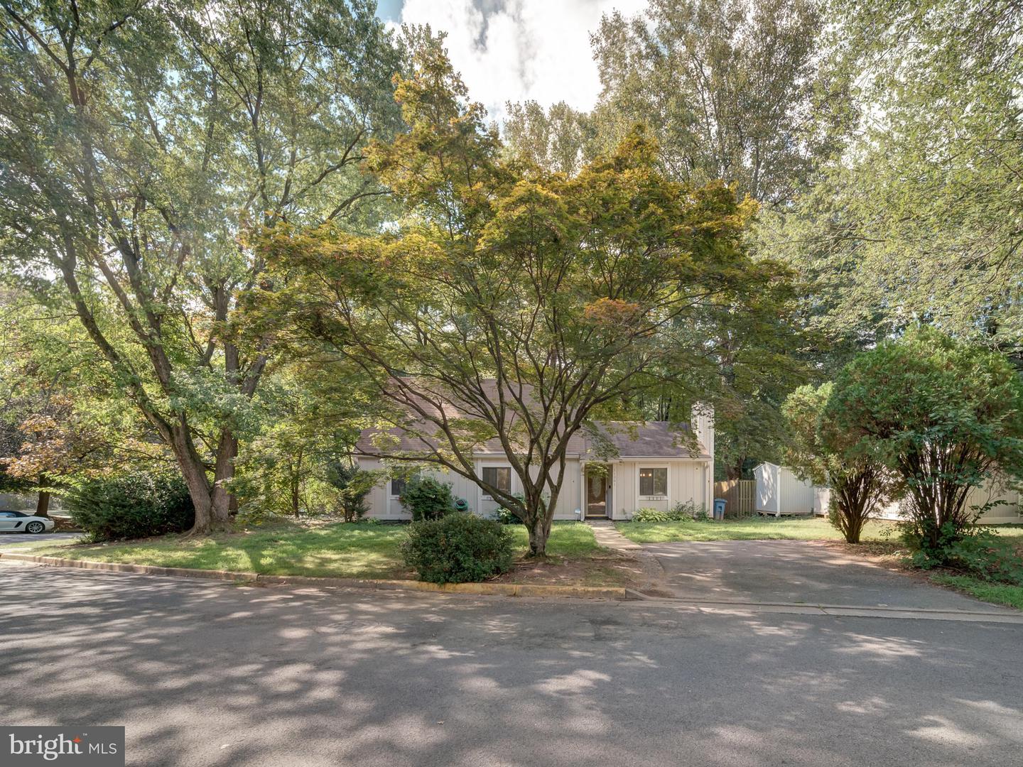 11301 GATESBOROUGH LN, RESTON, Virginia 20191, 4 Bedrooms Bedrooms, ,2 BathroomsBathrooms,Residential,For sale,11301 GATESBOROUGH LN,VAFX2263034 MLS # VAFX2263034