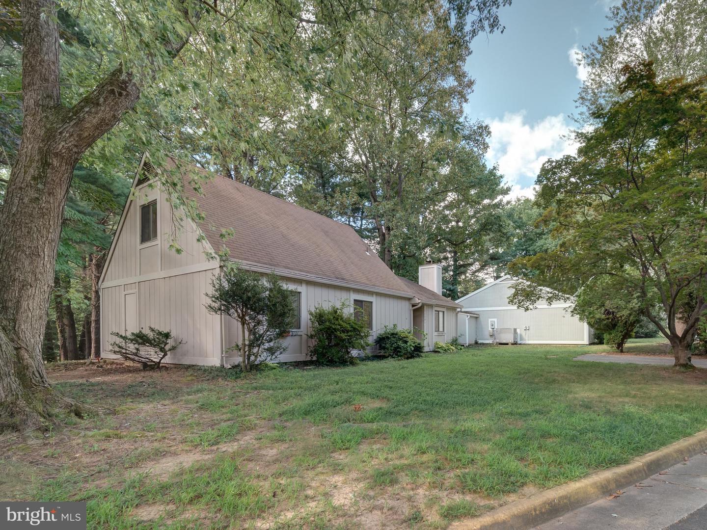 11301 GATESBOROUGH LN, RESTON, Virginia 20191, 4 Bedrooms Bedrooms, ,2 BathroomsBathrooms,Residential,For sale,11301 GATESBOROUGH LN,VAFX2263034 MLS # VAFX2263034
