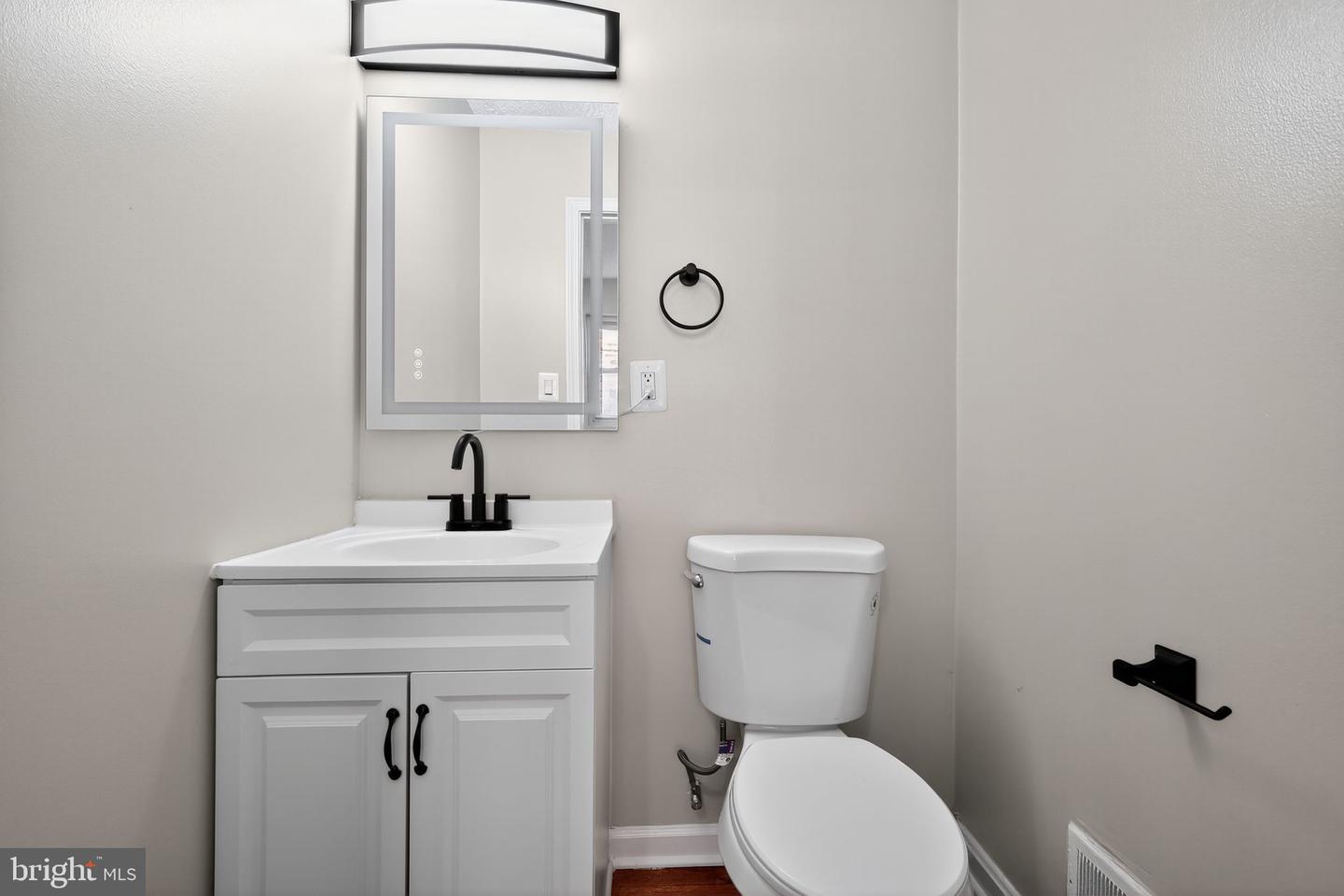 4238 SOUTHERN AVE SE, WASHINGTON, District Of Columbia 20019, 4 Bedrooms Bedrooms, ,2 BathroomsBathrooms,Residential,For sale,4238 SOUTHERN AVE SE,DCDC2217352 MLS # DCDC2217352