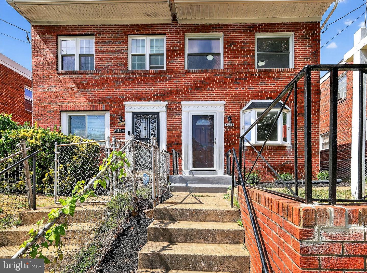 4238 SOUTHERN AVE SE, WASHINGTON, District Of Columbia 20019, 4 Bedrooms Bedrooms, ,2 BathroomsBathrooms,Residential,For sale,4238 SOUTHERN AVE SE,DCDC2217352 MLS # DCDC2217352