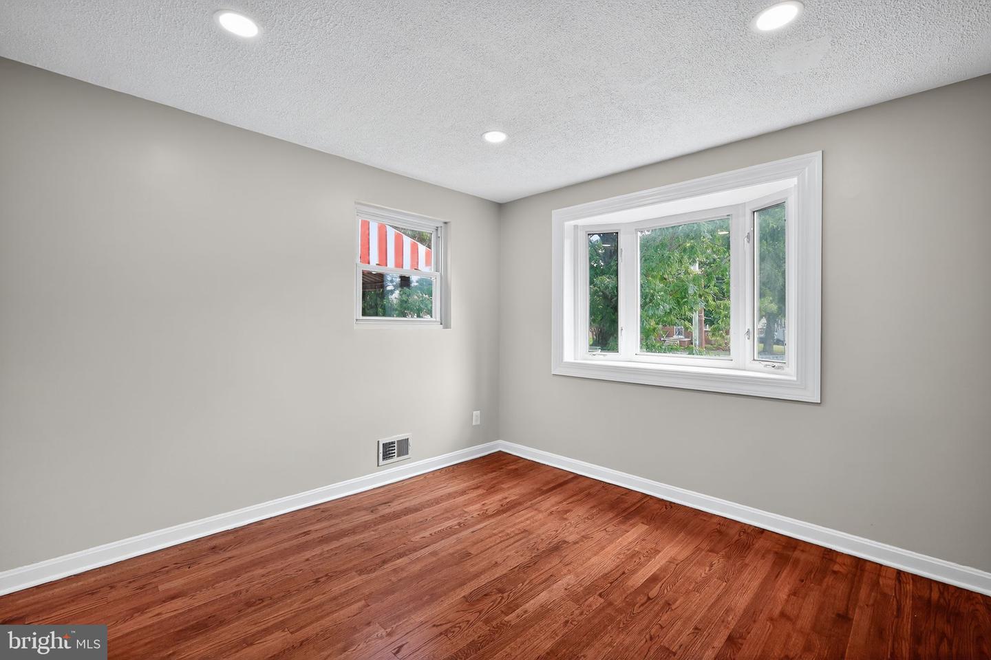 4238 SOUTHERN AVE SE, WASHINGTON, District Of Columbia 20019, 4 Bedrooms Bedrooms, ,2 BathroomsBathrooms,Residential,For sale,4238 SOUTHERN AVE SE,DCDC2217352 MLS # DCDC2217352