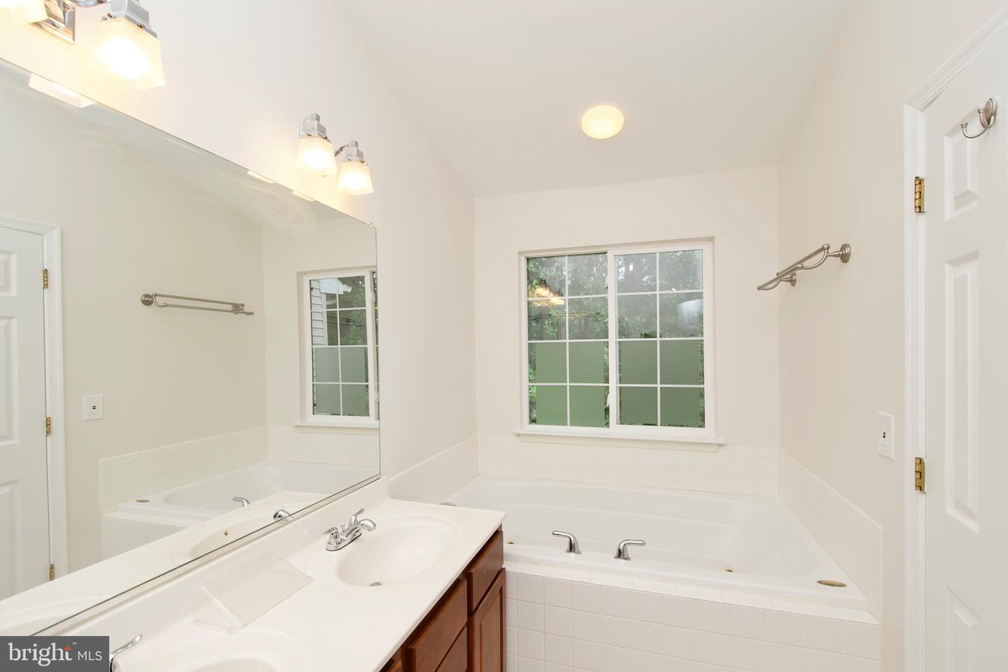 8393 JOVIN CIR, SPRINGFIELD, Virginia 22153, 3 Bedrooms Bedrooms, ,3 BathroomsBathrooms,Residential,For sale,8393 JOVIN CIR,VAFX2264336 MLS # VAFX2264336