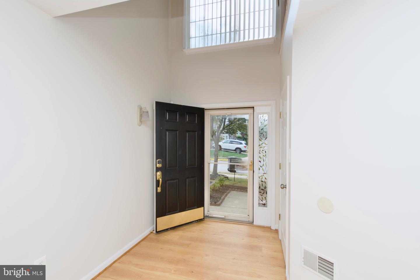 8393 JOVIN CIR, SPRINGFIELD, Virginia 22153, 3 Bedrooms Bedrooms, ,3 BathroomsBathrooms,Residential,For sale,8393 JOVIN CIR,VAFX2264336 MLS # VAFX2264336