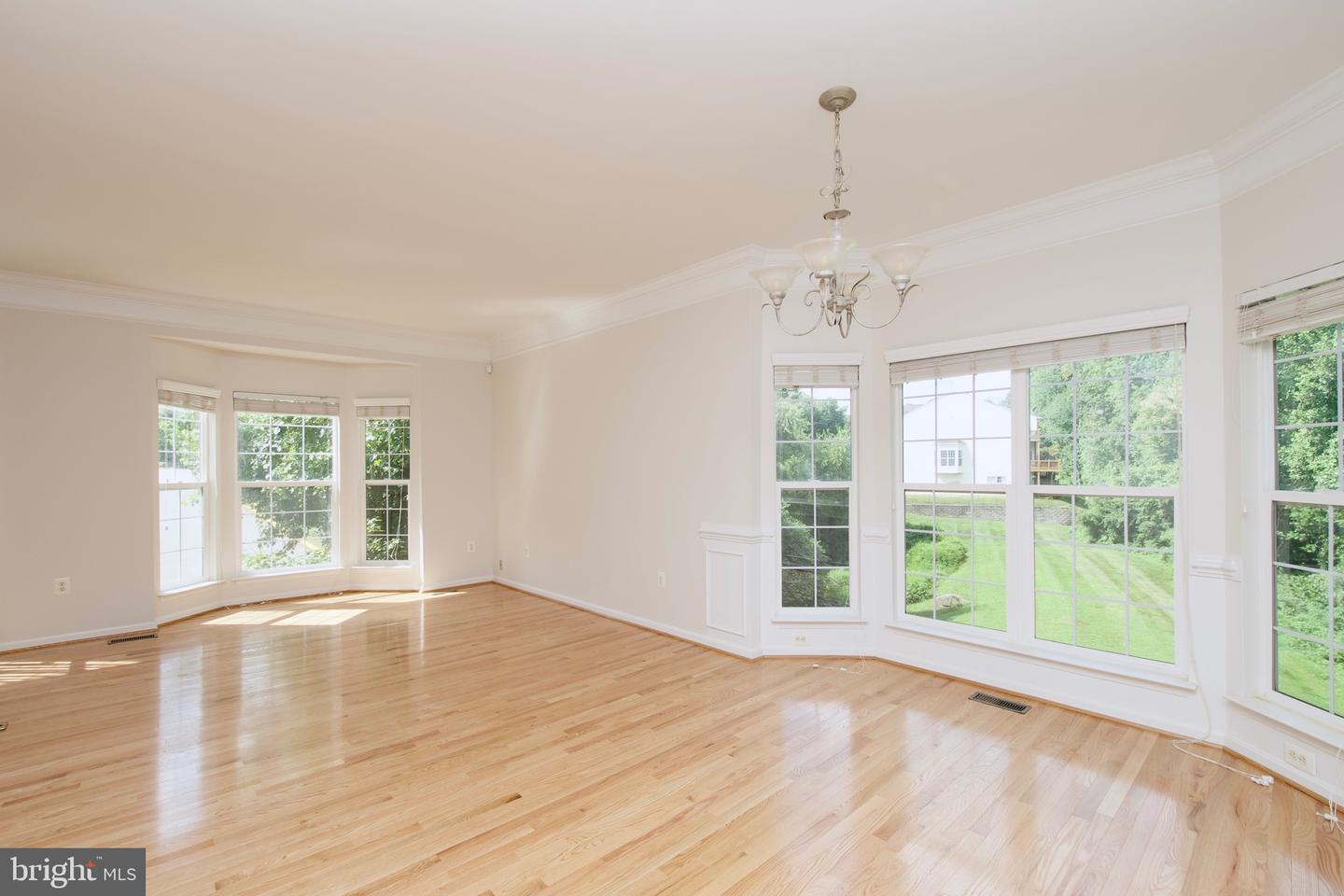 8393 JOVIN CIR, SPRINGFIELD, Virginia 22153, 3 Bedrooms Bedrooms, ,3 BathroomsBathrooms,Residential,For sale,8393 JOVIN CIR,VAFX2264336 MLS # VAFX2264336