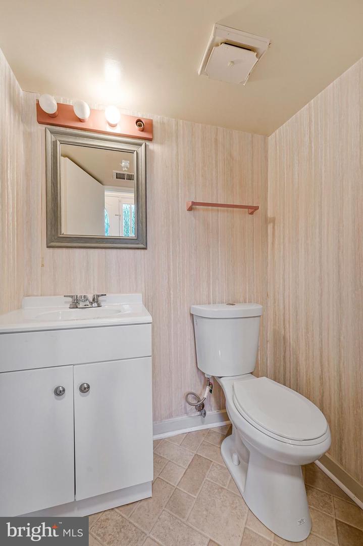1257 MAGNOLIA LN, HERNDON, Virginia 20170, 4 Bedrooms Bedrooms, ,2 BathroomsBathrooms,Residential,For sale,1257 MAGNOLIA LN,VAFX2264702 MLS # VAFX2264702