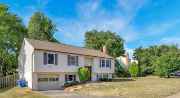 1257 MAGNOLIA LN, HERNDON, Virginia 20170, 4 Bedrooms Bedrooms, 3 Rooms Rooms,2 BathroomsBathrooms,Residential,For sale,1257 MAGNOLIA LN,VAFX2264702 MLS # VAFX2264702