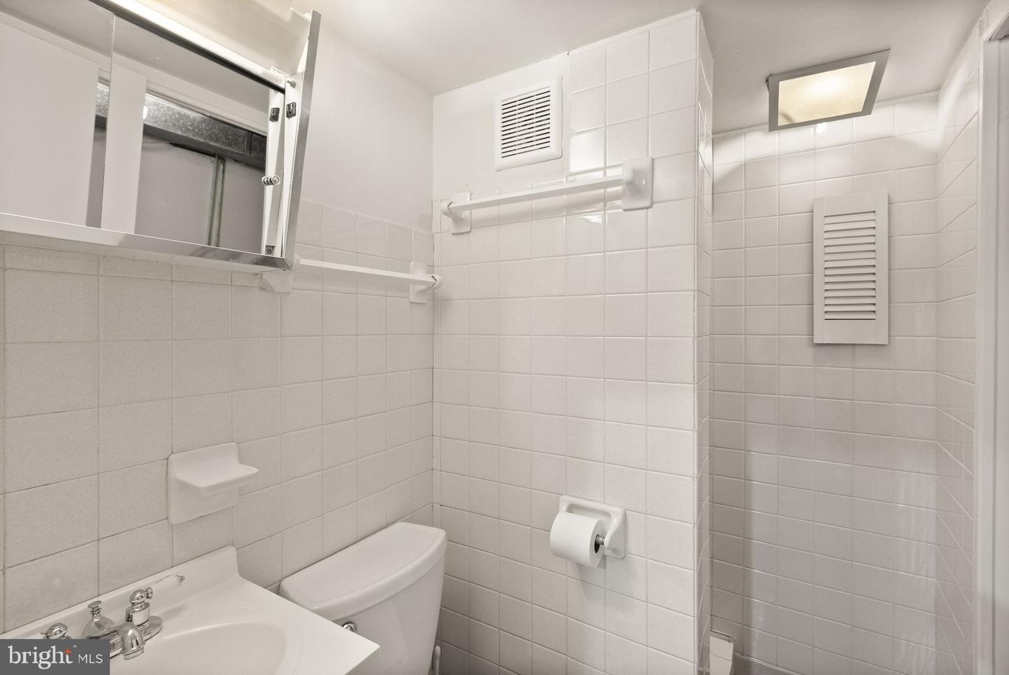 749 3RD ST SW #401, WASHINGTON, District Of Columbia 20024, 3 Bedrooms Bedrooms, ,2 BathroomsBathrooms,Residential,For sale,749 3RD ST SW #401,DCDC2221144 MLS # DCDC2221144