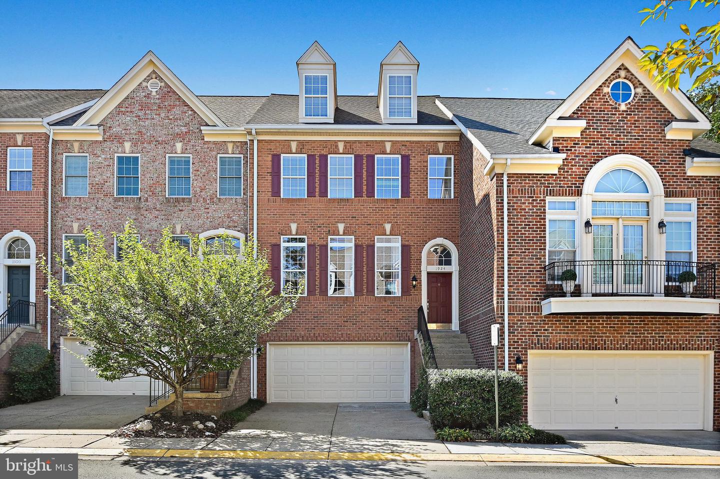1924 LOGAN MANOR DR, RESTON, Virginia 20190, 3 Bedrooms Bedrooms, ,3 BathroomsBathrooms,Residential,For sale,1924 LOGAN MANOR DR,VAFX2265656 MLS # VAFX2265656