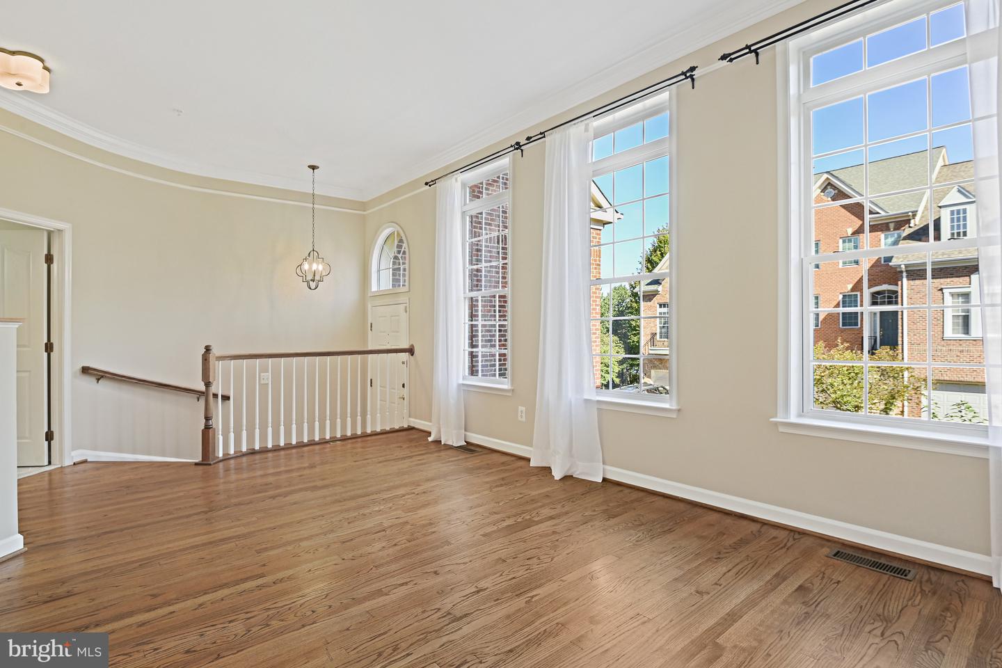 1924 LOGAN MANOR DR, RESTON, Virginia 20190, 3 Bedrooms Bedrooms, ,3 BathroomsBathrooms,Residential,For sale,1924 LOGAN MANOR DR,VAFX2265656 MLS # VAFX2265656