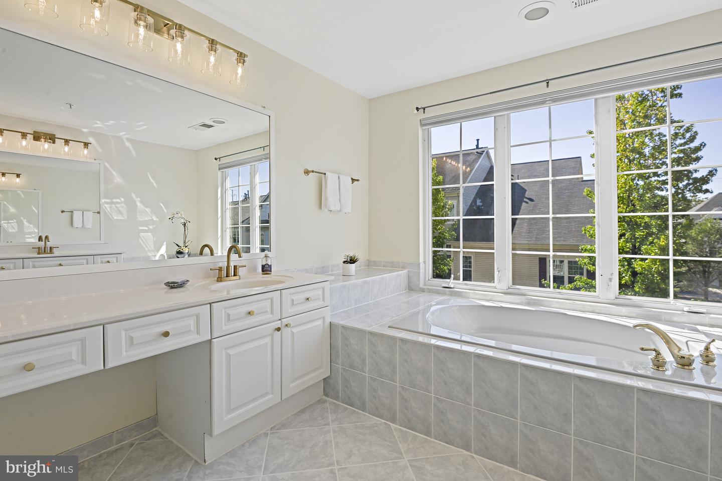 1924 LOGAN MANOR DR, RESTON, Virginia 20190, 3 Bedrooms Bedrooms, ,3 BathroomsBathrooms,Residential,For sale,1924 LOGAN MANOR DR,VAFX2265656 MLS # VAFX2265656